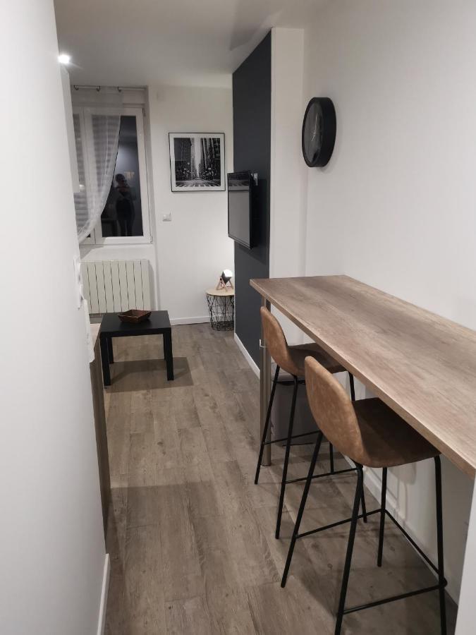 Studio Cosy Au Pied Du Metro Flachet Villeurbanne Exterior photo